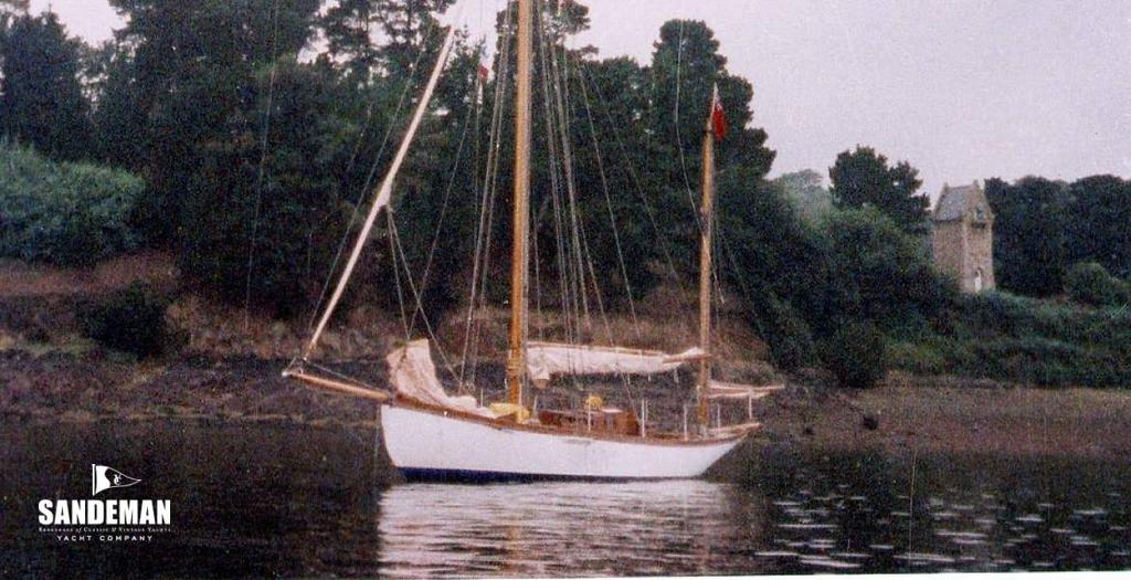 HERITAGE, VINTAGE AND CLASSIC YACHTS +44 (0)1202 330 077 40FT VICTORIAN GAFF YAWL - SOLD GULNARE 40FT VICTORIAN GAFF YAWL Designer Builder Greig Lymington Shipyards Length waterline Beam 33 ft 6 in /