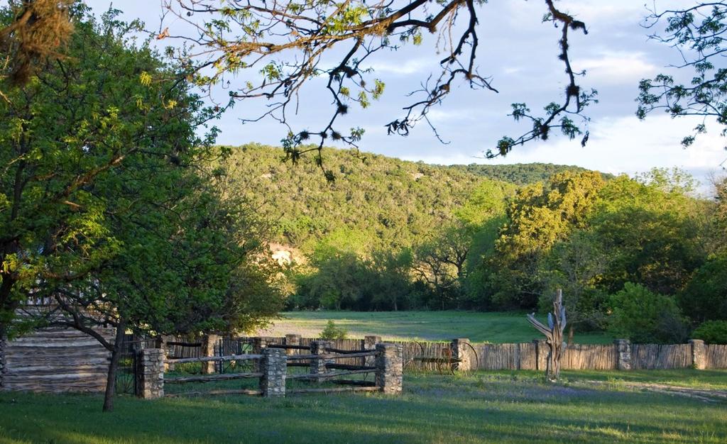 BULLHEAD CREEK RANCH Located in the southern Texas Hill Country, this ranch offers seclusion for agriculture as well as recreational activities, including hunting, fishing, swimming and hiking.