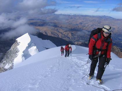 To the Summit Summit Vallunaraju Climbing Hours: Climbing times are estimated times and based on