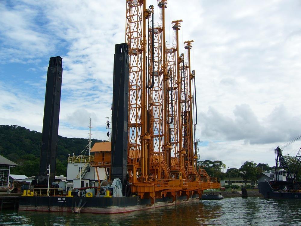 4. DRILLBARGES In 2003 DFY received an order of the Panama Canal Authorities (PCA) for the delivery of a drilling platform which is foreseen to execute the drilling and blasting for the widening of