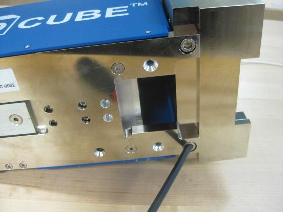Mounting ID-Cube Source: Installing the Flange: On all mass spectrometer instruments, an adapter flange is required to mount the