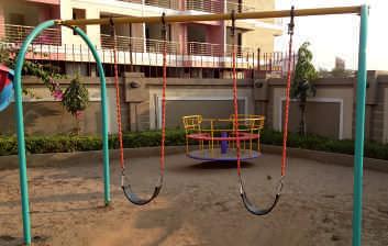 0 POST 4 SEATER SWING Code : SW 03 Product Area : 22 Ft. x 5 Ft.