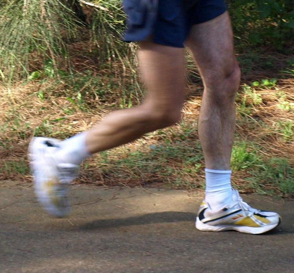 Figure 10: Landing on a flat foot If you land flat foot, the knee can bend as shown above.