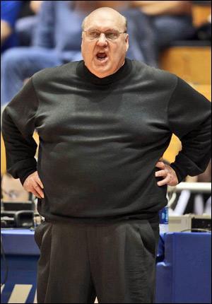 Rick Majerus: The Encyclopedia of the 4-out 1-in Motion Offense Rick Majerus: The Encyclopedia of the 4-out 1-in Motion Offense Keys to the Offense: -Get to the free throw line (premise of offense):