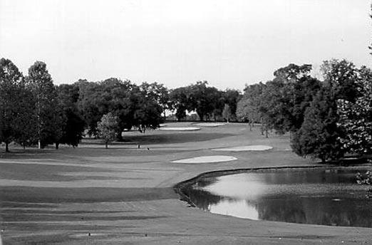 Designed by William Amick, the original 18 (the south and east nines) plays to 6,998 yards. Many pros came to fear the fourth hole on the south, a 467-yard par 4.