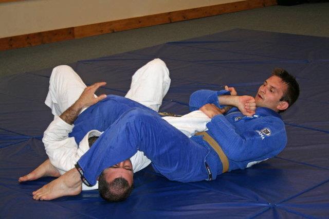 An example of Side Control: Submissions Joint Locks Brazilian Jiu-Jitsu utilizes a number of large-joint manipulation