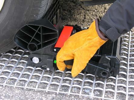 GRIP LOCK CHOCK REMOVAL To remove the GLC from the grating, lift and pull Operating Lever as shown in