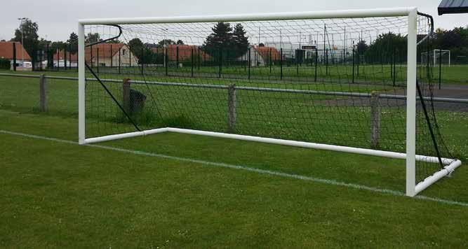 Junior Football Goals 09 Freestanding goal In order to comply with standard EN 748, our goals are sold with their anchor systems.