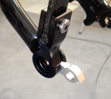 . Fit the Front Triangle Fit Slider to Pivot Clamp Insert the Slider Clamp (5) over the Slider Body () with the cable adjustor to the left side of the bike.