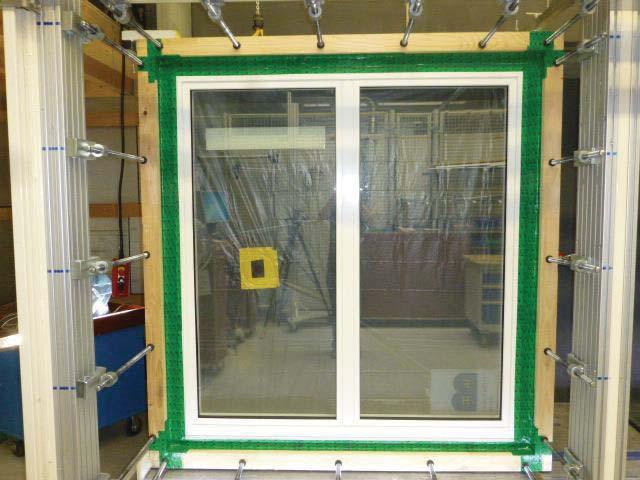 the test chamber constant, the air permeability of the window is measured. Figure 2 shows a photograph of the test device.