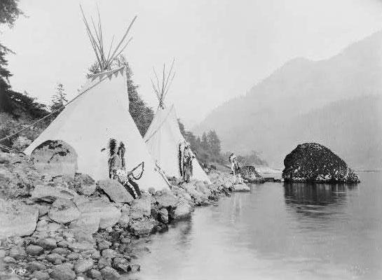 Native American Life on the Great Plains For centuries beginning around 1600, Native Americans settled along the wooded and rich-soil banks of Northern Plains rivers.