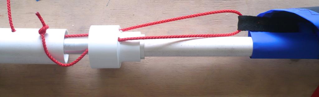 3. Plug the plastic tubes together ensuring they are well engaged. If assembling a Giant Star do not use the short length at the top of the mast. 4.