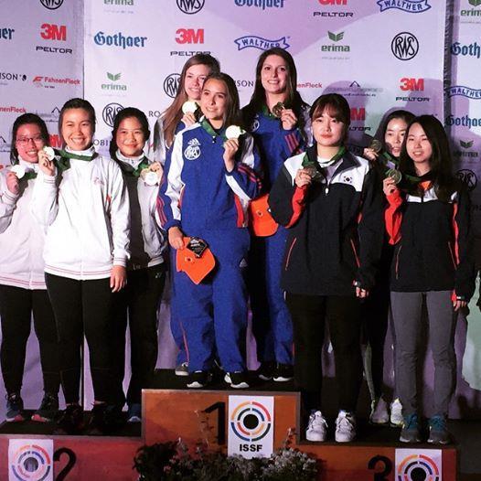 Girls Win Silver, Bronze ISSF Junior Cup Posted: 30 June 2015 ISSF Junior Cup Women's 10m Air Rifle silver medallists (L-R): Adele Tan Qian Xiu, Ho Xiu Yi and Martina Lindsay P Veloso.
