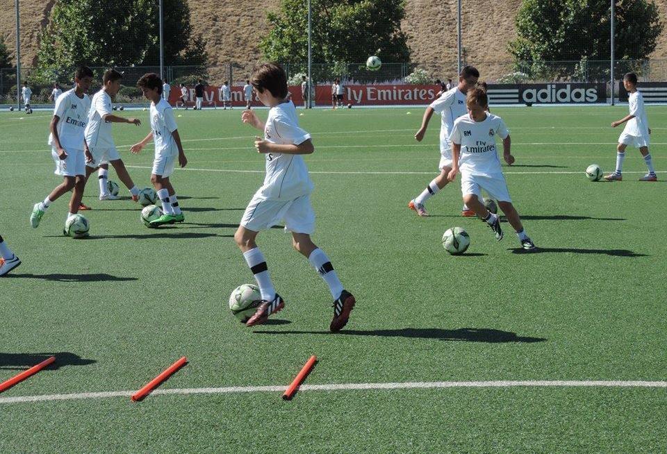 TRAINING METHODOLOGY 1 Facilitate the learning of technical and tactical concepts according to the working methods used by the Real Madrid C.F squad.