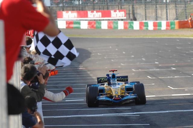 Victories for Renault in Australia, Malaysia, Bahrain, San Marino, Europe, France, Germany and China Renault won both the F1 Drivers World Championship with Fernando Alonso and the Constructors title