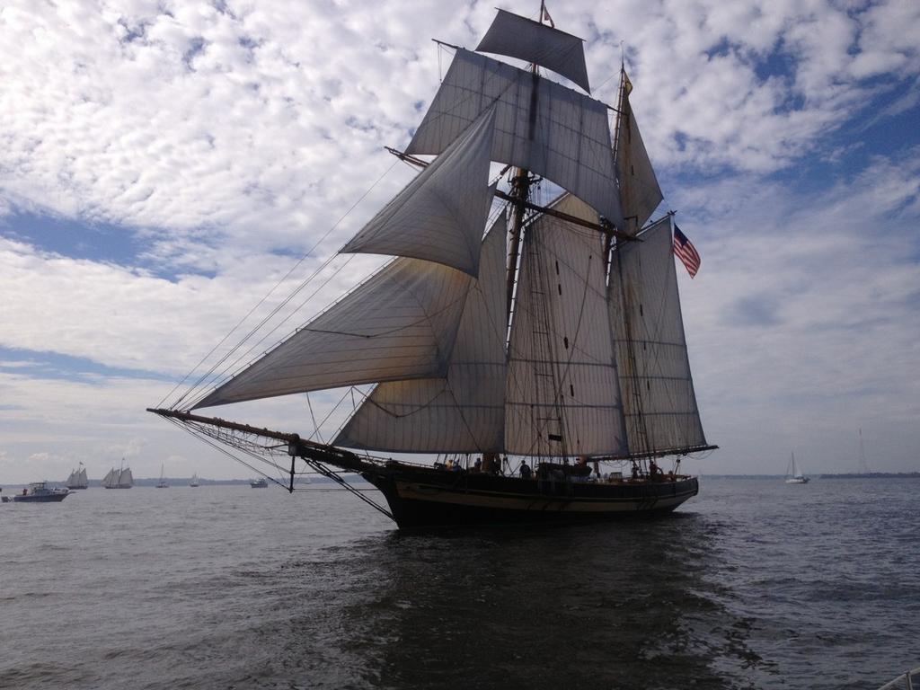 Wrap-Up Schooner Cruise - Thursday, October 13, 2016 Eight sailors took off from work and retirement activities to spend the day on a nice October Thursday and to check out the start of the Great