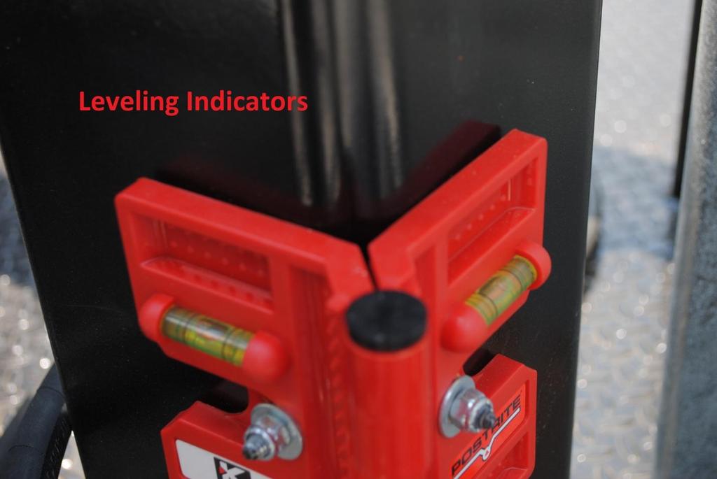 When all six pads have been lowered, make adjustments to each according to the two horizontal leveling indicators mounted near the mast. Insure the trailer is securely level.
