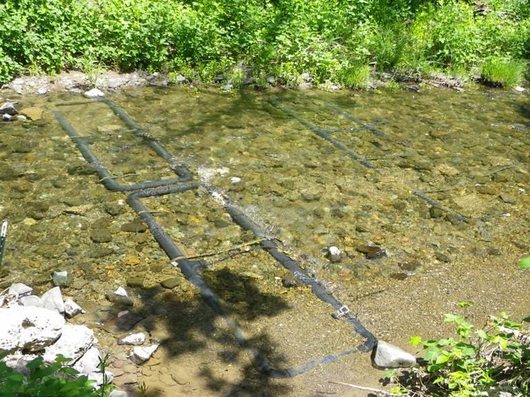 Figure 2. Paired flat-plate PIT tag antenna array on Mill Creek at spring base flows.