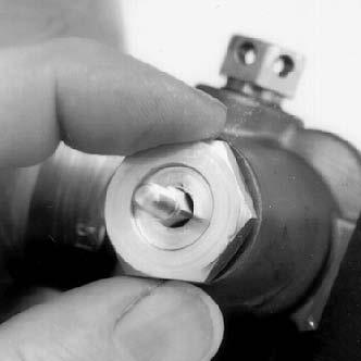 Do not attempt to repair the valve if pressure is shown on the cylinder pressure gauge.