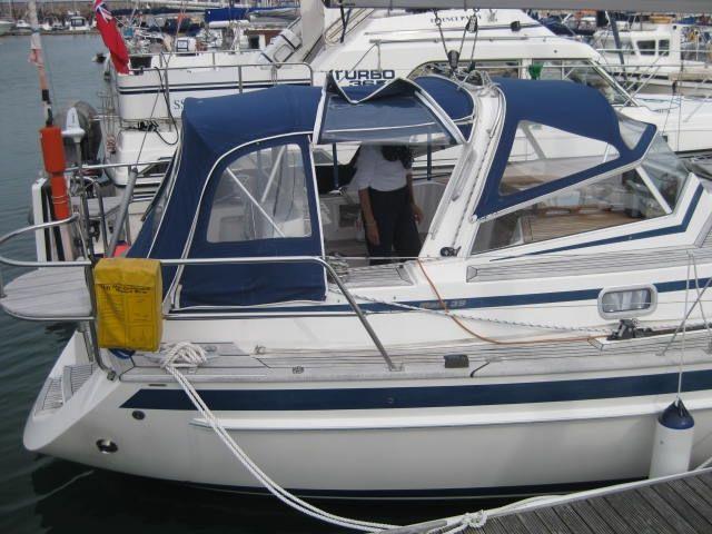 Rigging and Sails Deck stepped Seldén mast with fully battened mainsail Lazyjacks and stackpack mainsail cover Furling genoa Cruising Chute Electronics / Electrics Speed, wind, depth instruments over
