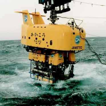 ROV : Remotely Operated Vehicle <Feature> Real-Time video and data