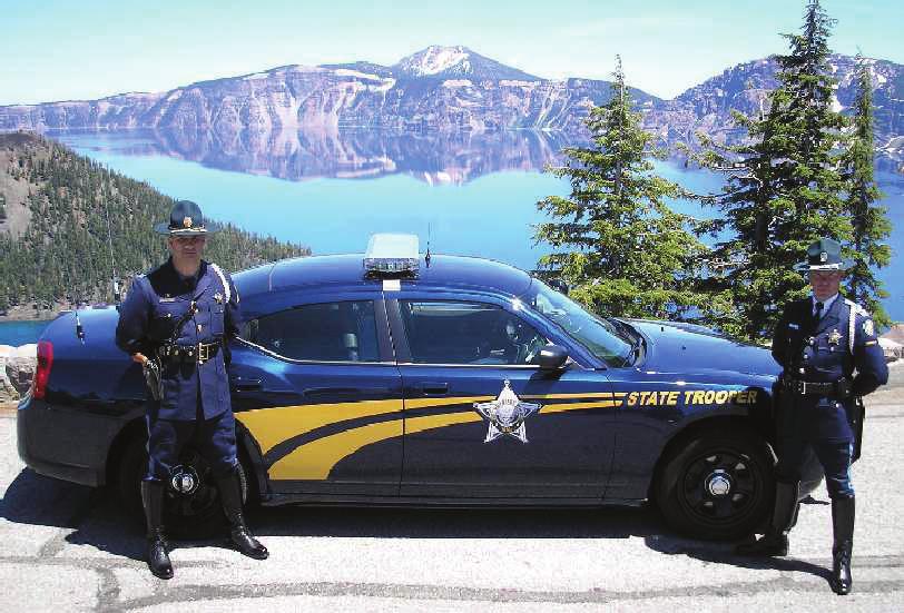 P AGE 6 O REGON STATE POLICE FISH & WILDLIFE NEWSLETTER Public Relations - Interagency Cooperation Three Waterfowl Hunters Receive Citations from OR and WA Senior Trooper Gunderson (The Dalles) and