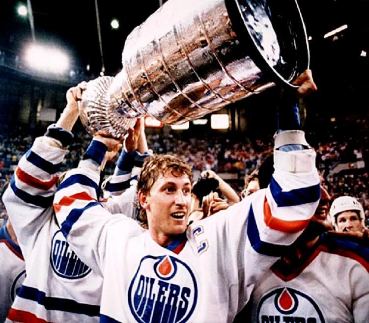 SPORTING LEGENDS: DAN MARINO Gretzky with the ultimate trophy the Stanley Cup! Gretzky's time with the Kings reached its peak when he led the team to its first Cup finals in 1993.