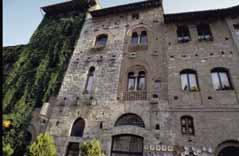 Colle Val d Elsa, San Gimignano, Certaldo are 20 min. by car. Greve in Chianti, Pienza, Volterra, Pisa and Lucca are easy to reach.
