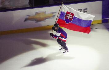 Kanadský Slovák January 12, 2013 page 10 1993 - Birth of a Hockey Republic Twenty years ago the young Slovak and Czech skaters playing at the 1993 IIHF World Championships in Sweden experienced the