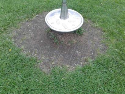 8 - Low Risk () Rotor Play - Spinning Pole Risk Level: L - Low Risk Manufacturer: Playdale Playgrounds Ltd Surface: Grass Matrix Tiles The grass mats