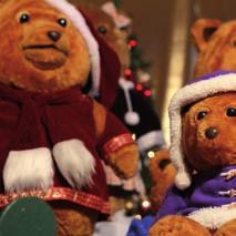 CHARACTERS AND THEIR MOVEMENTS Five bears of 100cm dressed up in traditional Christmas clothes talk, their mouths and waists move