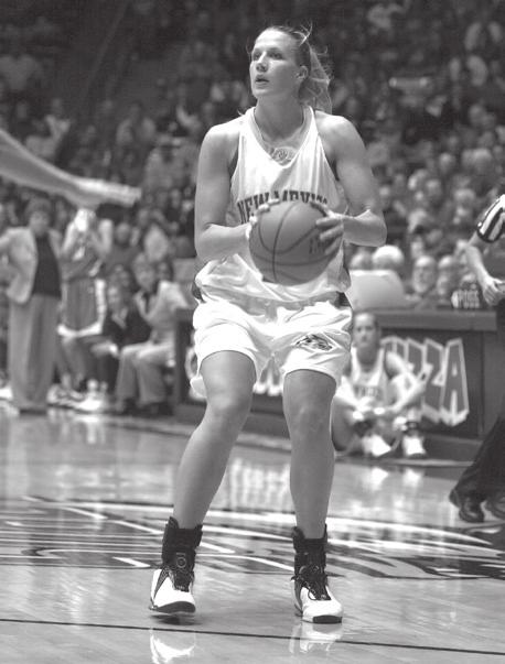 FREE THROW RECORDS YEAR-BY-YEAR LEADERS (min. 30 attempts) Year Player FTM FTA Pct. 1974-75 N/A 1975-76 Margaret Gonzales 33 45.733 1976-77 Jean Rostermundt 44 51.863 1977-78 Jean Rostermundt 86 109.