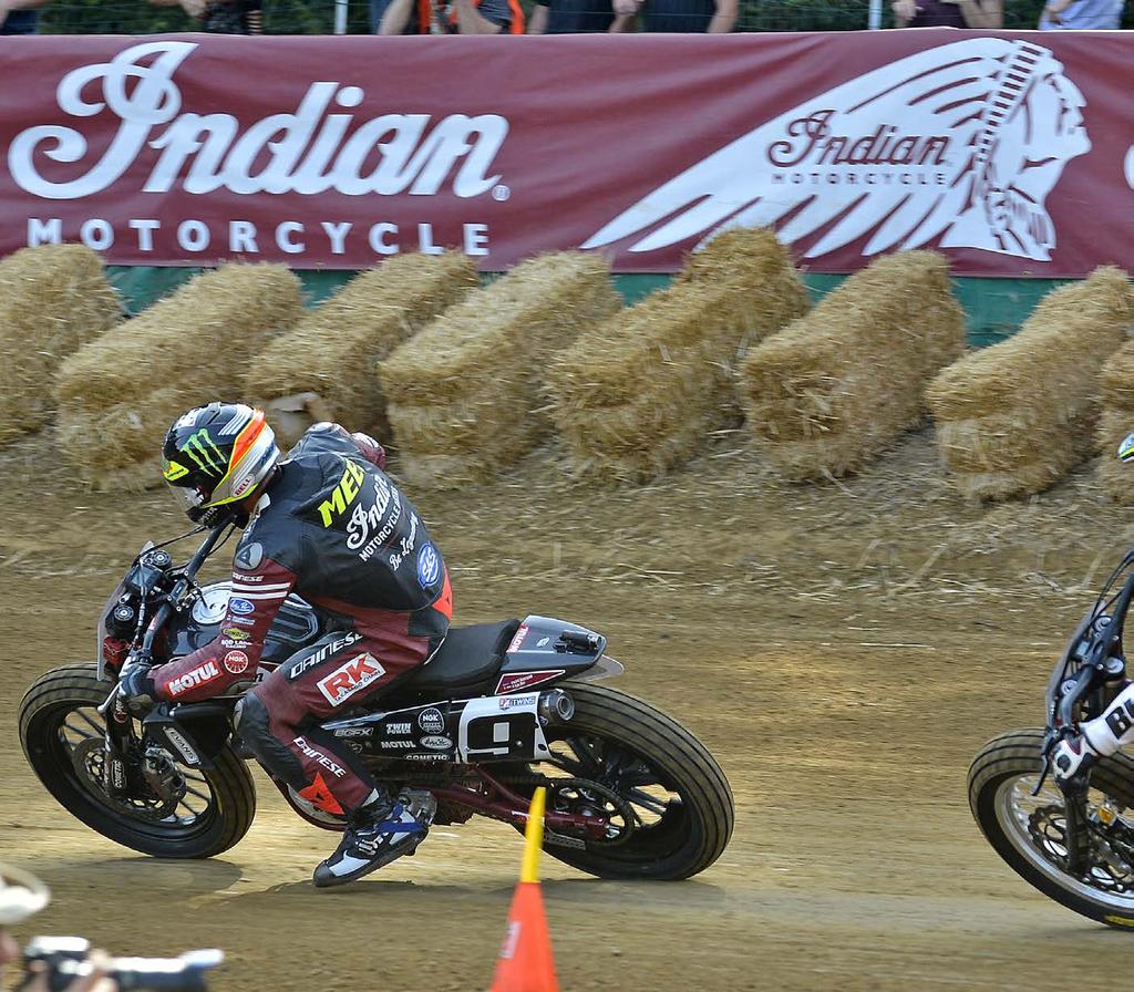 ROUND 14 / AUGUST 13, 2017 PEORIA RACE PARK / PEORIA, ILLINOIS FLAT TRACK AMERICAN FLAT TRACK CHAMPIONSHIP P92 While working their way through the traffic Mees was able to pull clear.