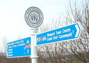 NCN Link directional signs, i.e. link route toward NCN 7 (Fig 7) Finials Decorative features, finials, set on top of the signpost are another ideal way of promoting the NCN.