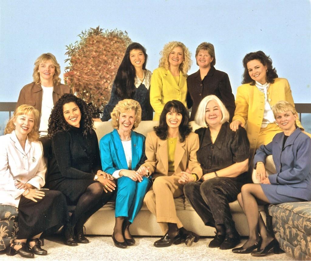 Ang Women World Sector Leaders noong 1998 Sa unang hanay: Chris Fuqua, Megan Blackwell, Gloria Baird, Elena McKean, Pat Gempel at Kay McKean.