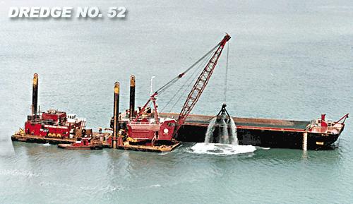 5.2 Mechanical Dredges Mechanical dredges are characterized by the use of some form of bucket to excavate and raise the bottom sediment.