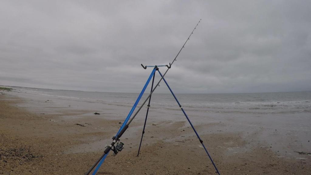 Flounder fishing set up Most rod and reel combos can be used to fish for flounders from Beach casters rated for casting 5 to 6oz weights to LRF rods rated at 3 to 12 grams and everything in-between.