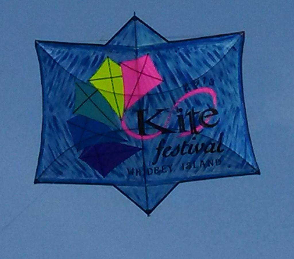 Instructor: Cari & Sam King Top This Koma Dako Kite Day & Time: Friday 9:00 AM Class #6 Description: The Koma Dako, a traditional Japanese shape, re-engineered.