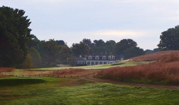 A ridge runs the entire length of the right side of the hole. Horses run the left.