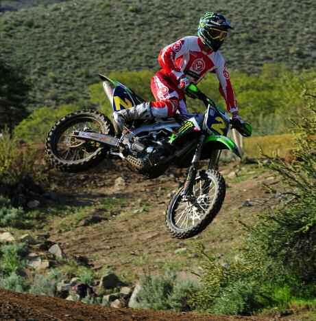 steered his RM-Z450 to second.