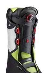 The heel and rear area precisely cradle the foot to ensure precise control while skiing, similar to that of a top-level alpine ski boot.