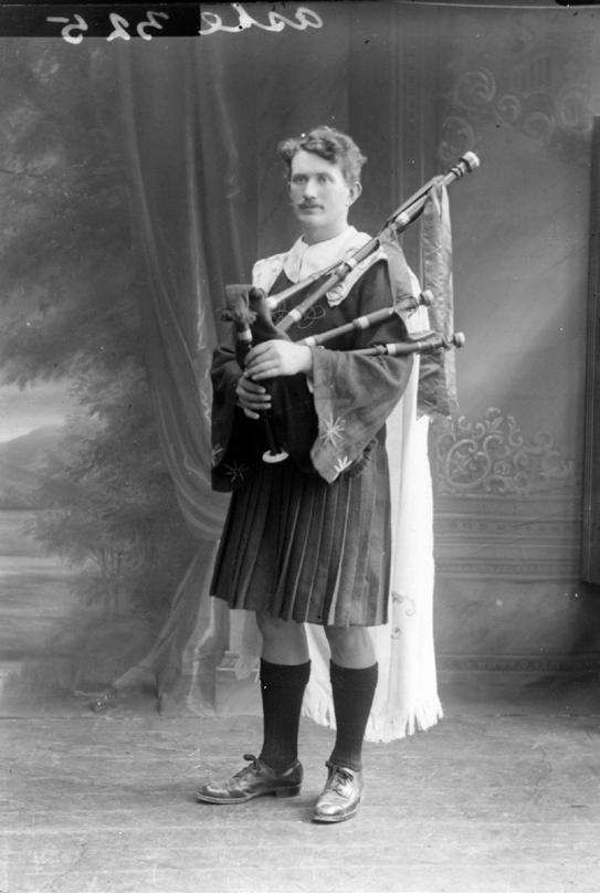 4 Thomas Ashe was an active member of the Gaelic League and an accomplished performer on the traditional