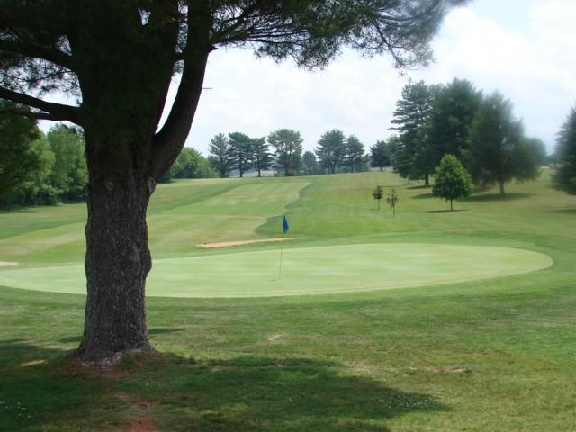 Join us at 5:00 for 9 holes followed by fun & fellowship in the FHG. Be sure to sign up or call in by 4:30 on Thursday.