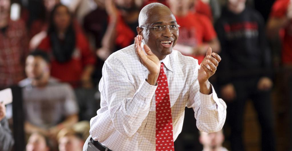 MIKE Jones Head Coach :: Seventh Season at Radford @RUMIKEJONES @RADFORDMBB Head coach Mike Jones is entering his seventh season at the helm of the Radford men s basketball program after taking the