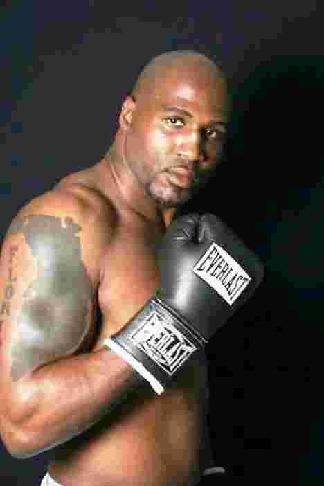 The hard-hitting Walker, who is from Tallahassee (FL) but resides in Houston (TX), was the 2003 National Golden Gloves winner in the amateur super heavyweight class. He is rated No.