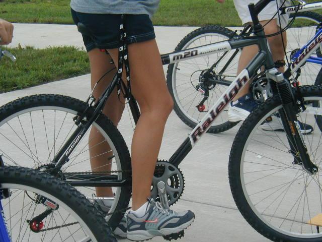 How To Fit A Bike Seat Height With the ball of the foot on the pedal, there should be a slight bend at the knee when the pedal is at the very bottom of the pedal
