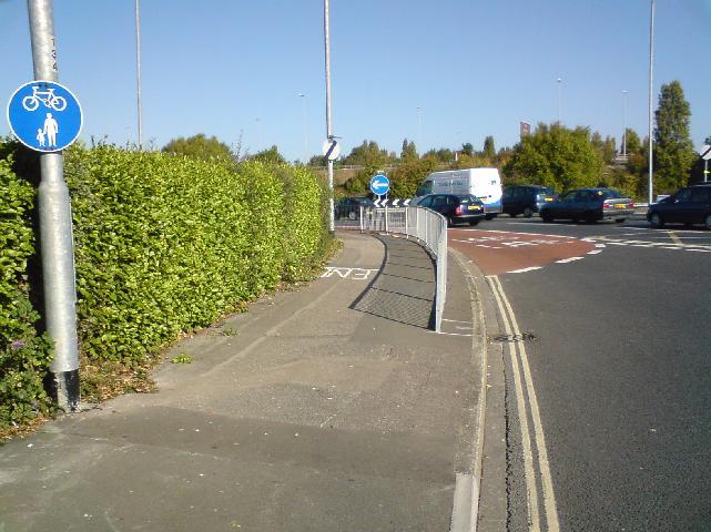Commentary on Strategic Cycle Routes in Portsmouth - Annex B Hilsea Roundabout cycle path (N) 50.836361,-1.