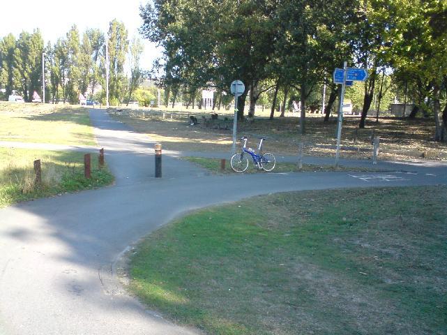 Commentary on Strategic Cycle Routes in Portsmouth - Annex B Hilsea Roundabout cycle path, nr