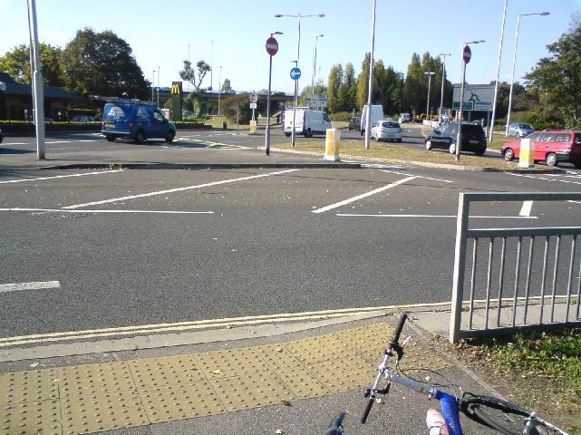 Commentary on Strategic Cycle Routes in Portsmouth - Annex B Junction between Northern Rd and Portsmouth Rd 50.838799,-1.