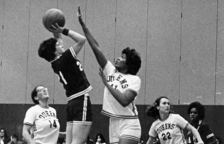 Year-by-Year category Leaders Year Player FG 3FG FT Reb A S B Pts Avg 1974-75 Sue Bretthauer - - - - - - - 342-1975-76 Sue Bretthauer 233 - - - 241 173-510 16.